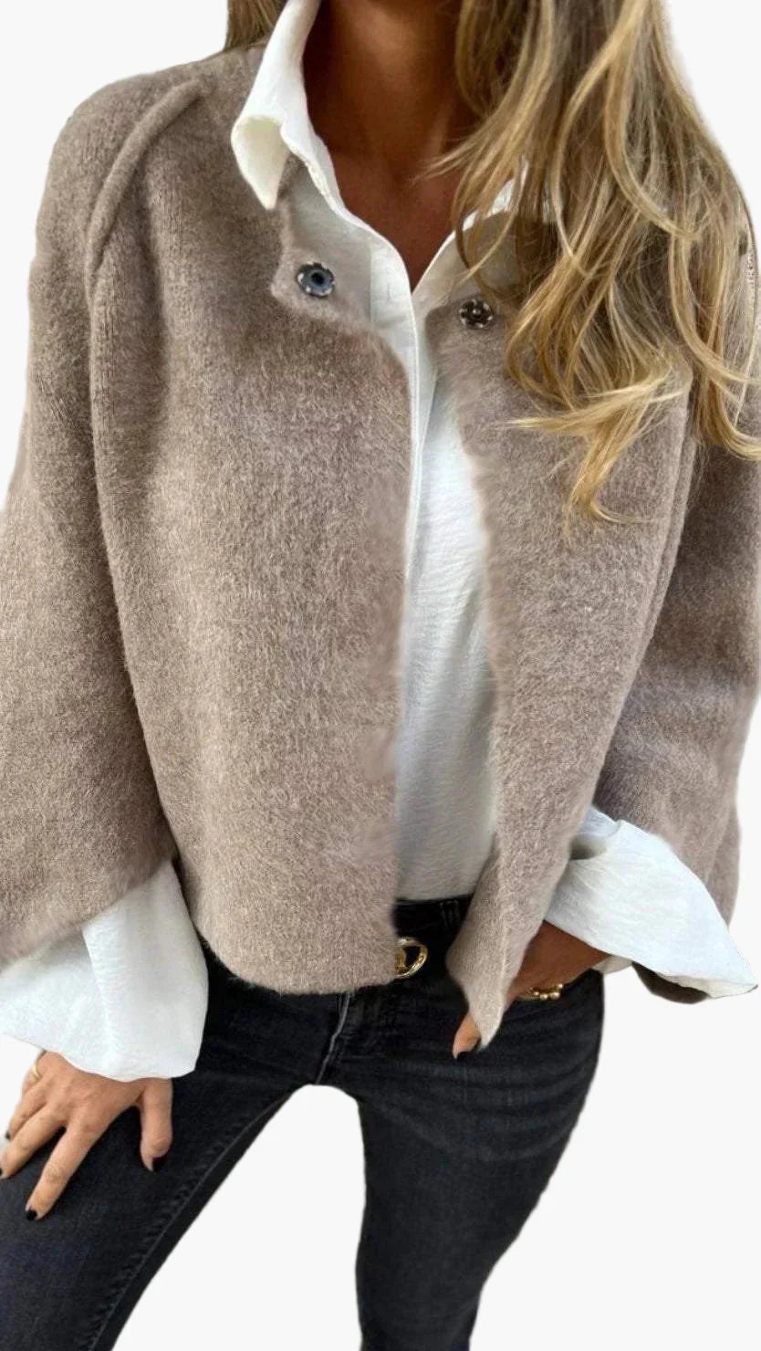 Damjacka – Kort, elegant och tidlös vardagskappa med avslappnad stil