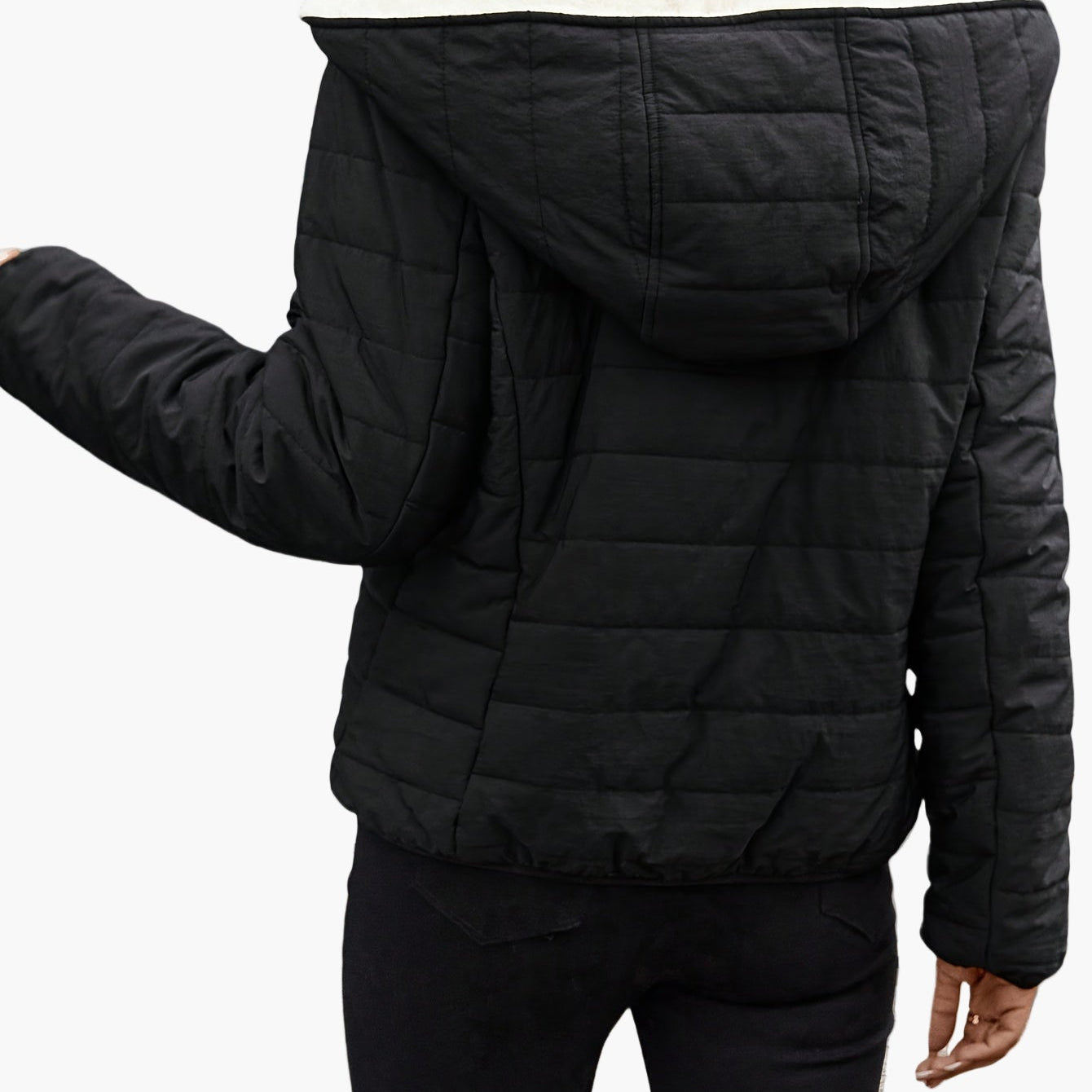 Damjacka med huva och fuskpälsfoder – Vardagsstil och värme