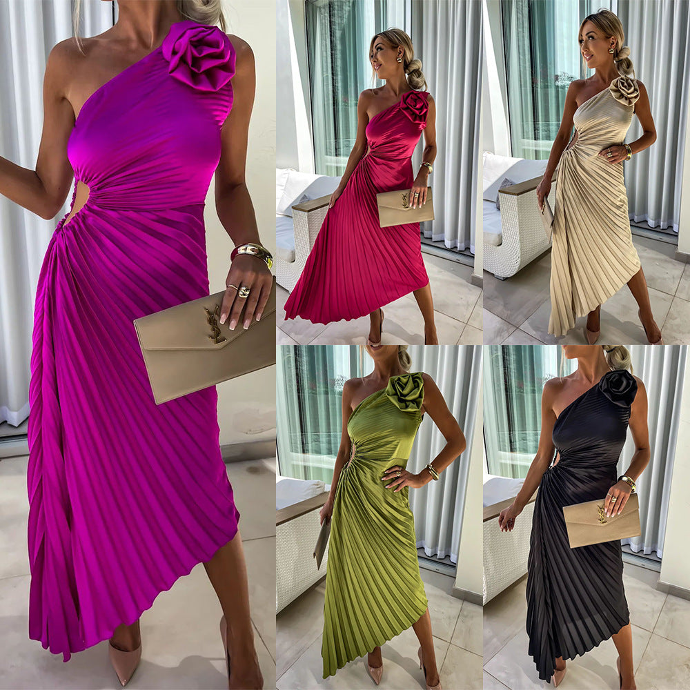 Dam Elegant Asymmetrisk Plisserad Cocktailklänning med Enaxlad Blomdetalj – Fest & Bröllop