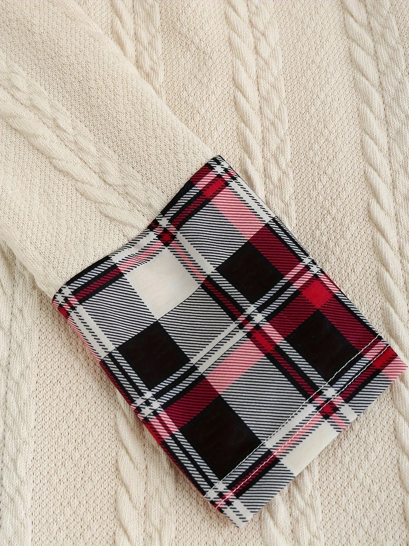 Damklänning med huva och knappdetaljer – Vintage stickad klänning med rutigt mönster, perfekt för höst och vinter