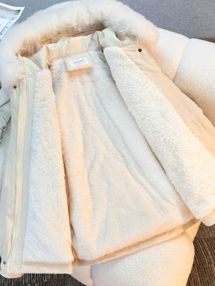 Dam Parkasjacka med Pälsliknande Krage – Vintermode och Urban Stil