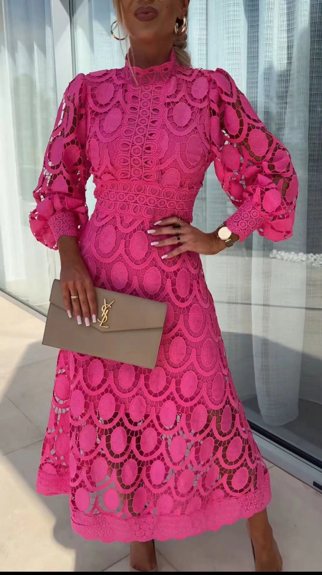 Lång luftig sommarklänning för dam – elegant maxiklänning för varma dagar