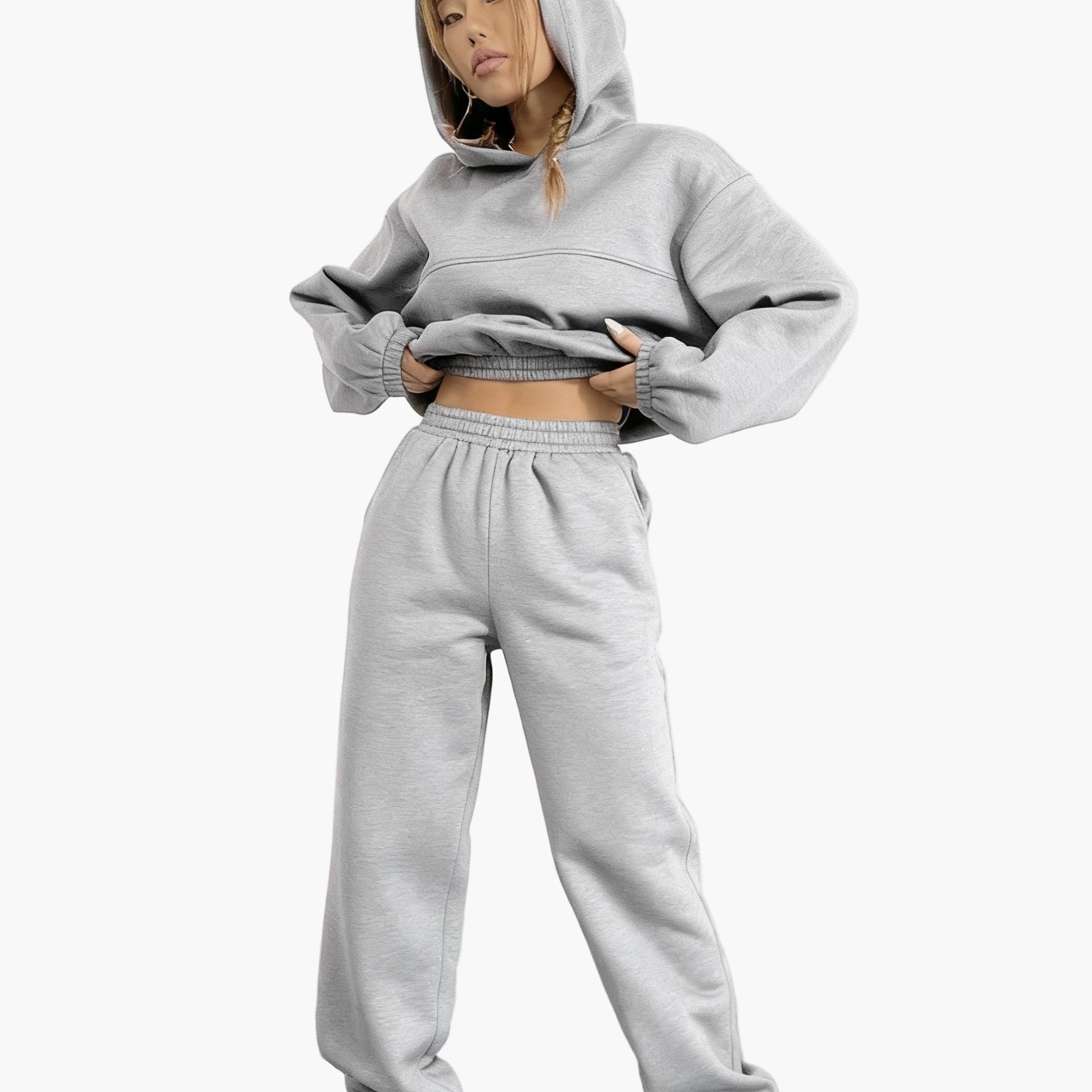 Damernas sportiga mysset med hoodie och byxor – avslappnad streetwear för vardag och fritid